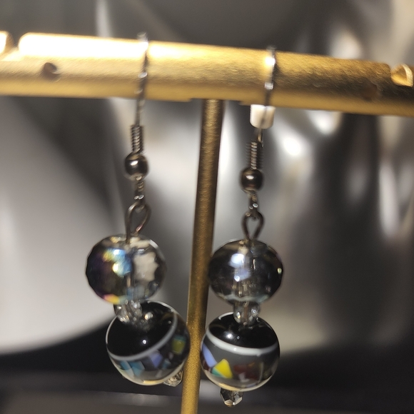 Brilliant faceted Aurora Borealis bead with handpainted Obsidian bead dangle ear - Picture 4 of 9